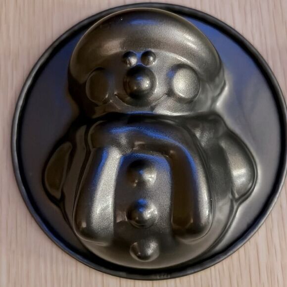 Set of 4 Christmas shaped mini cake pans. NWOT - Picture 3 of 6